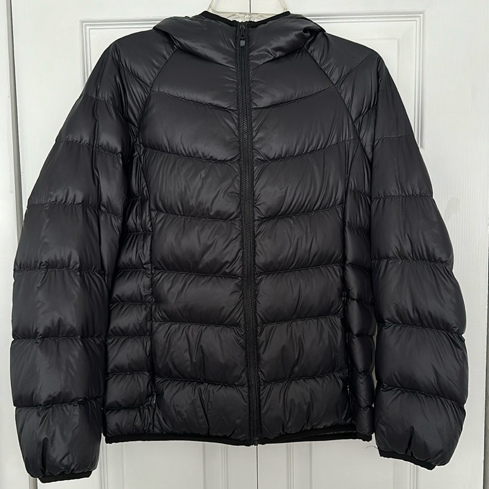 Uniqlo. Black hooded puffer jacket. Size M